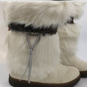 Bearpaw Kola white Goat calf skin winter boots 11
